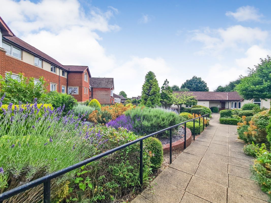 Flat 9 Ashfields, 26-30 Alma Road, Reigate, Surrey, RH2 0BZ