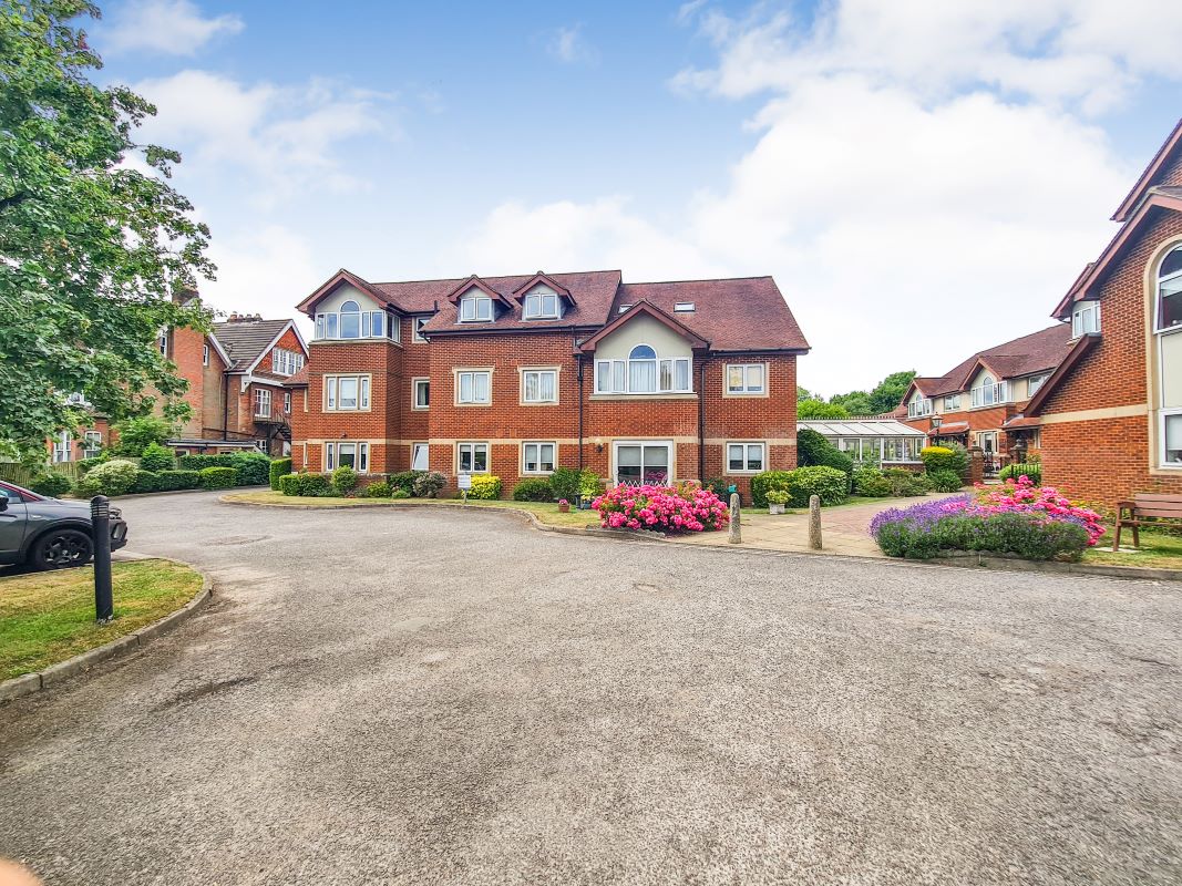 Flat 9 Ashfields, 26-30 Alma Road, Reigate, Surrey, RH2 0BZ