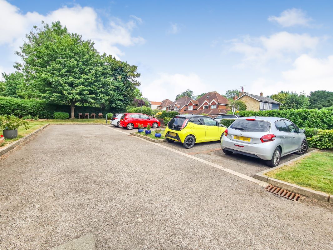 Flat 9 Ashfields, 26-30 Alma Road, Reigate, Surrey, RH2 0BZ