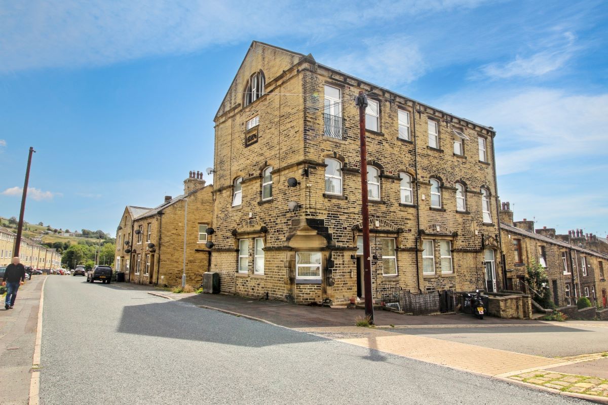 8 Browning Heights, Browning Avenue, Halifax, West Yorkshire, HX3 9BB