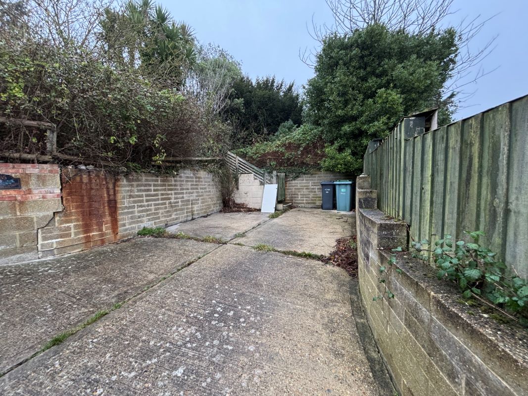 1 Finsbury Cottages, 65 School Green Road, Freshwater, Isle of Wight, PO40 9AU