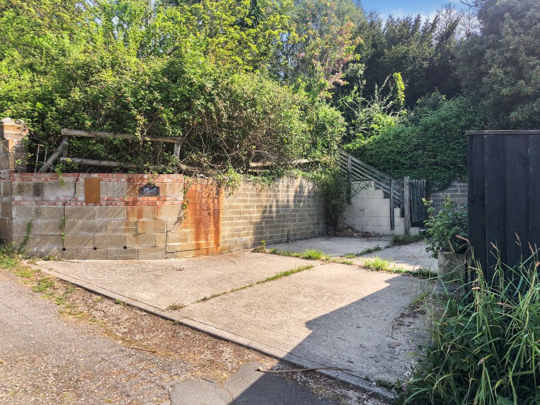 1 Finsbury Cottages, 65 School Green Road, Freshwater, Isle of Wight, PO40 9AU