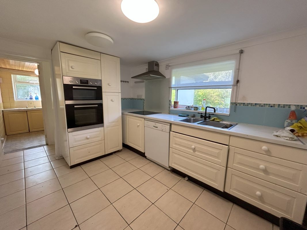 1 Finsbury Cottages, 65 School Green Road, Freshwater, Isle of Wight, PO40 9AU