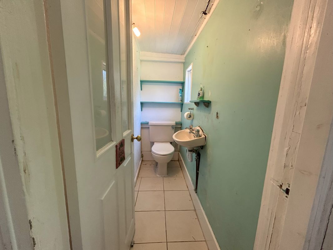 1 Finsbury Cottages, 65 School Green Road, Freshwater, Isle of Wight, PO40 9AU