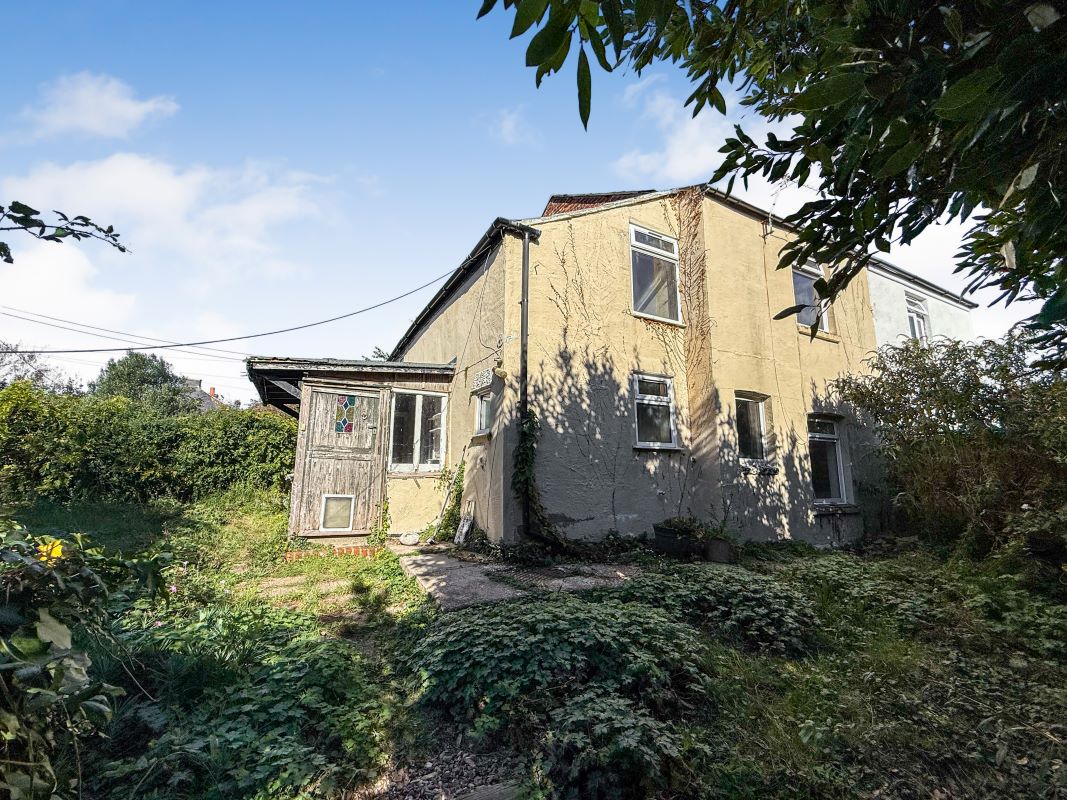 1 Finsbury Cottages, 65 School Green Road, Freshwater, Isle of Wight, PO40 9AU