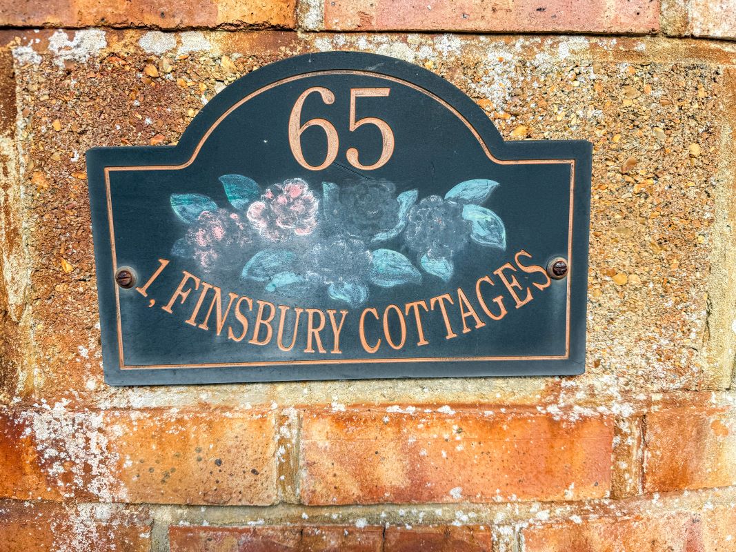 1 Finsbury Cottages, 65 School Green Road, Freshwater, Isle of Wight, PO40 9AU
