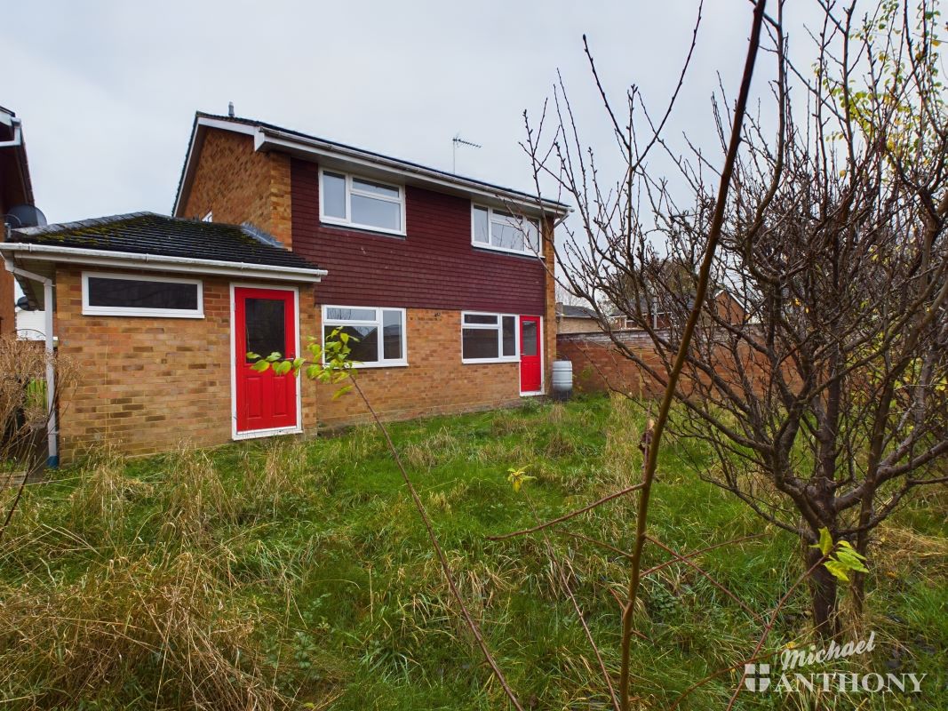 14 Pentland Road, Aylesbury, Buckinghamshire, HP21 7NB