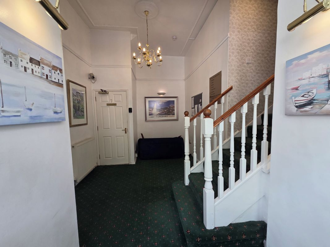 Flat 14 Bay Fort Mansions, Warren Road, Torquay, Devon, TQ2 5TN
