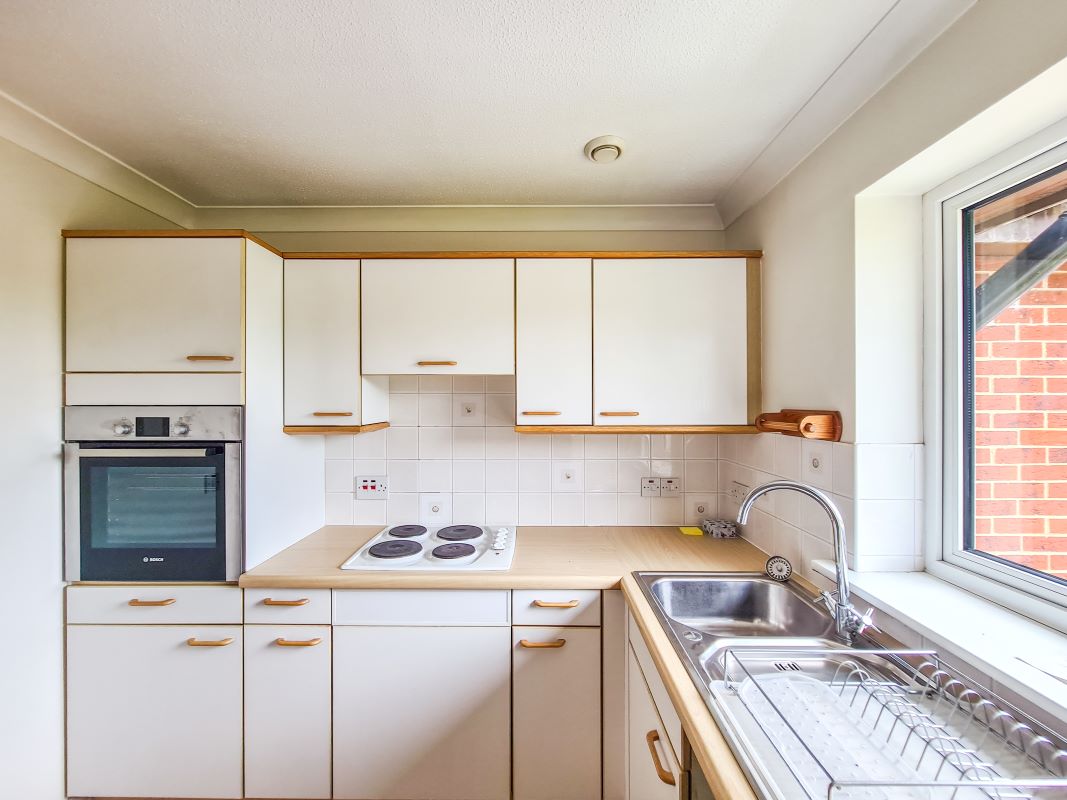 Flat 9 Ashfields, 26-30 Alma Road, Reigate, Surrey, RH2 0BZ