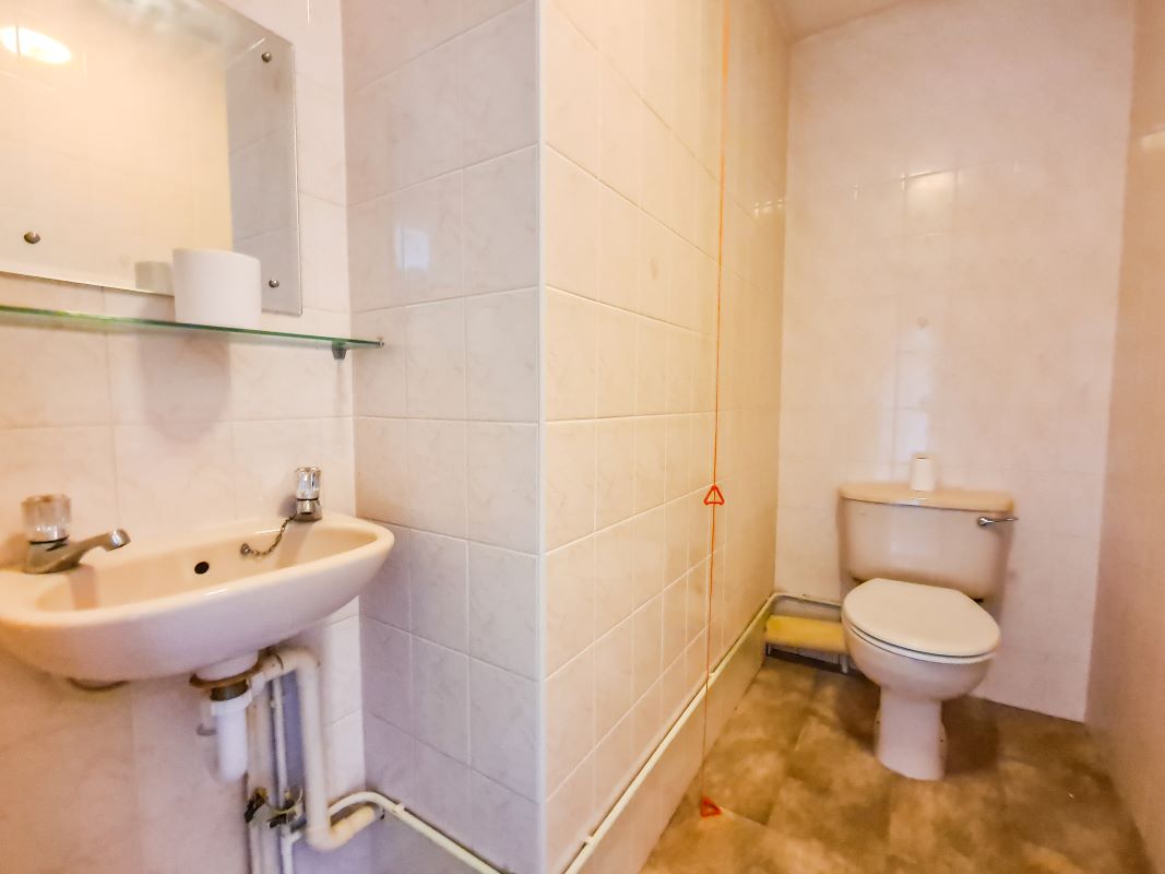 Flat 9 Ashfields, 26-30 Alma Road, Reigate, Surrey, RH2 0BZ