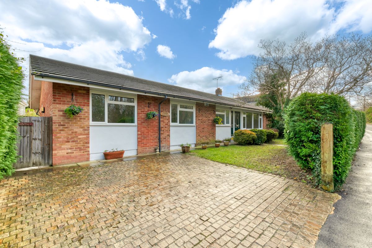 Dundas, Chavey Down Road, Winkfield Row, Berkshire, RG42 7PB