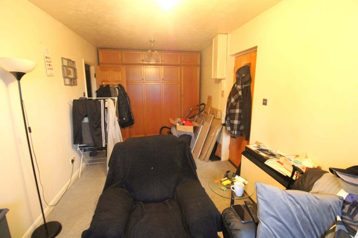 105 Brendon Close, Harlington, Hayes, Middlesex, UB3 5NH