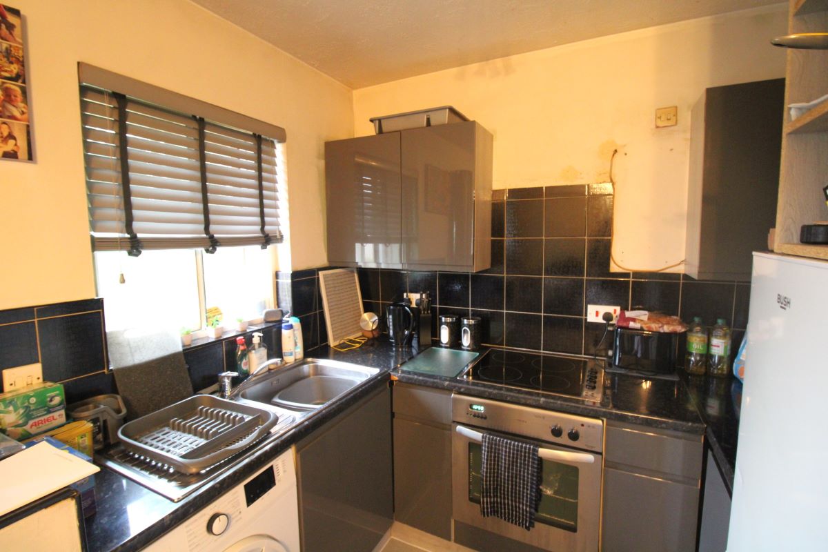 105 Brendon Close, Harlington, Hayes, Middlesex, UB3 5NH