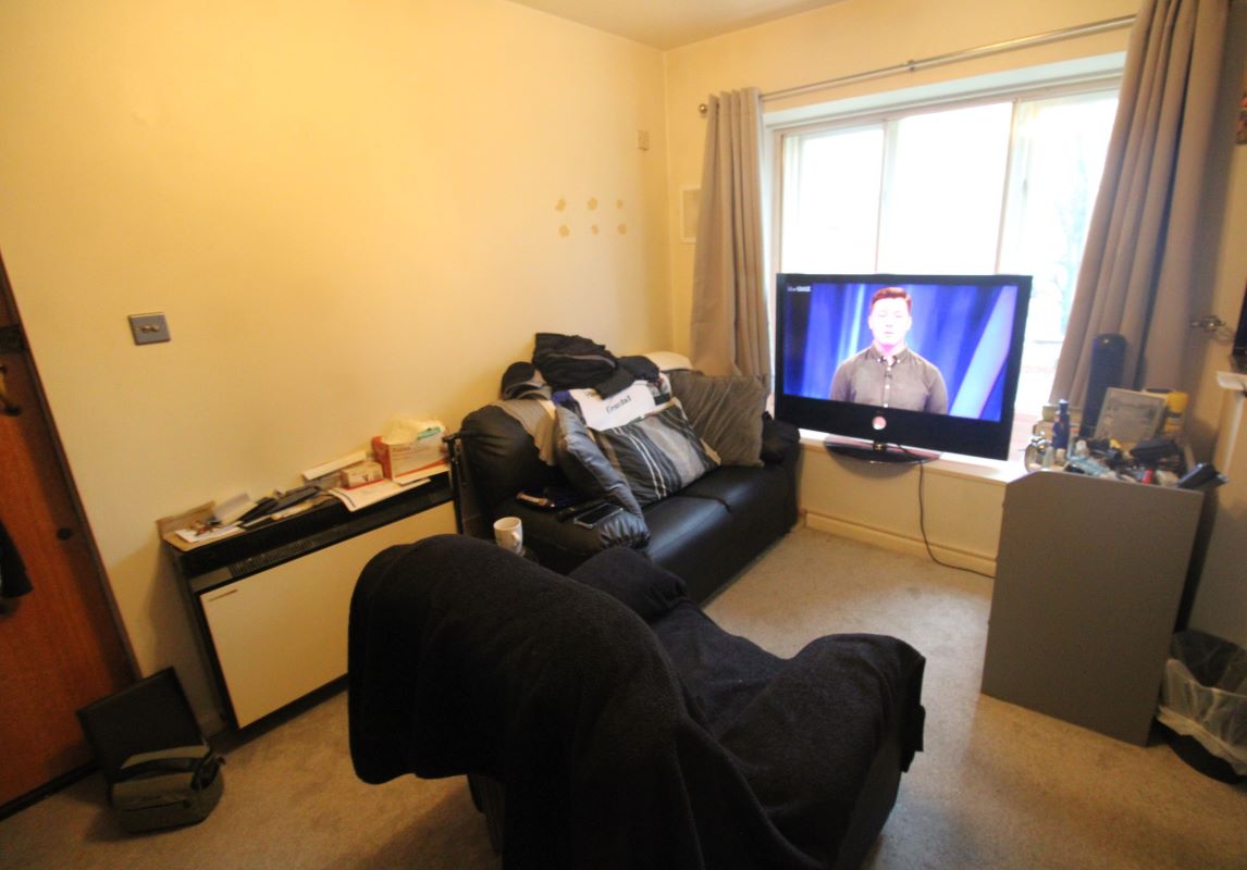 105 Brendon Close, Harlington, Hayes, Middlesex, UB3 5NH