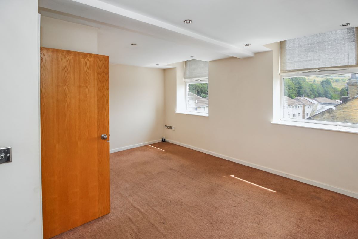 8 Browning Heights, Browning Avenue, Halifax, West Yorkshire, HX3 9BB