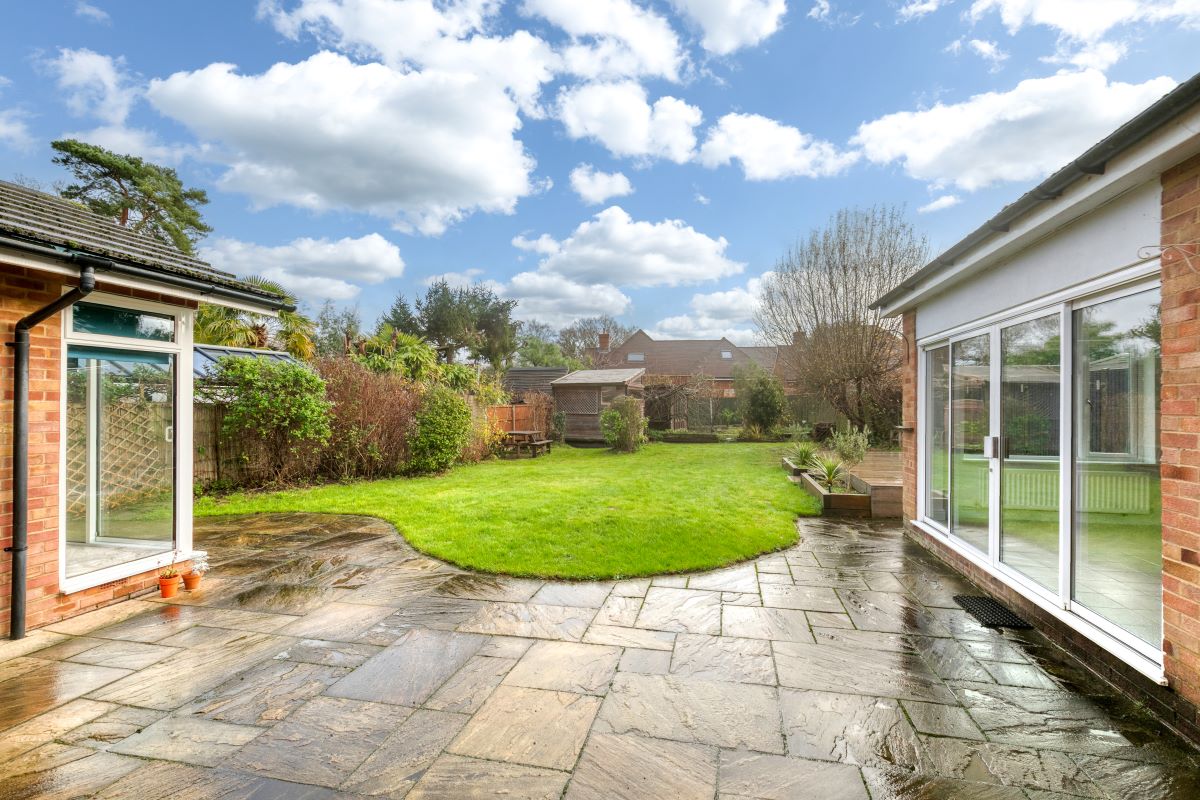 Dundas, Chavey Down Road, Winkfield Row, Berkshire, RG42 7PB