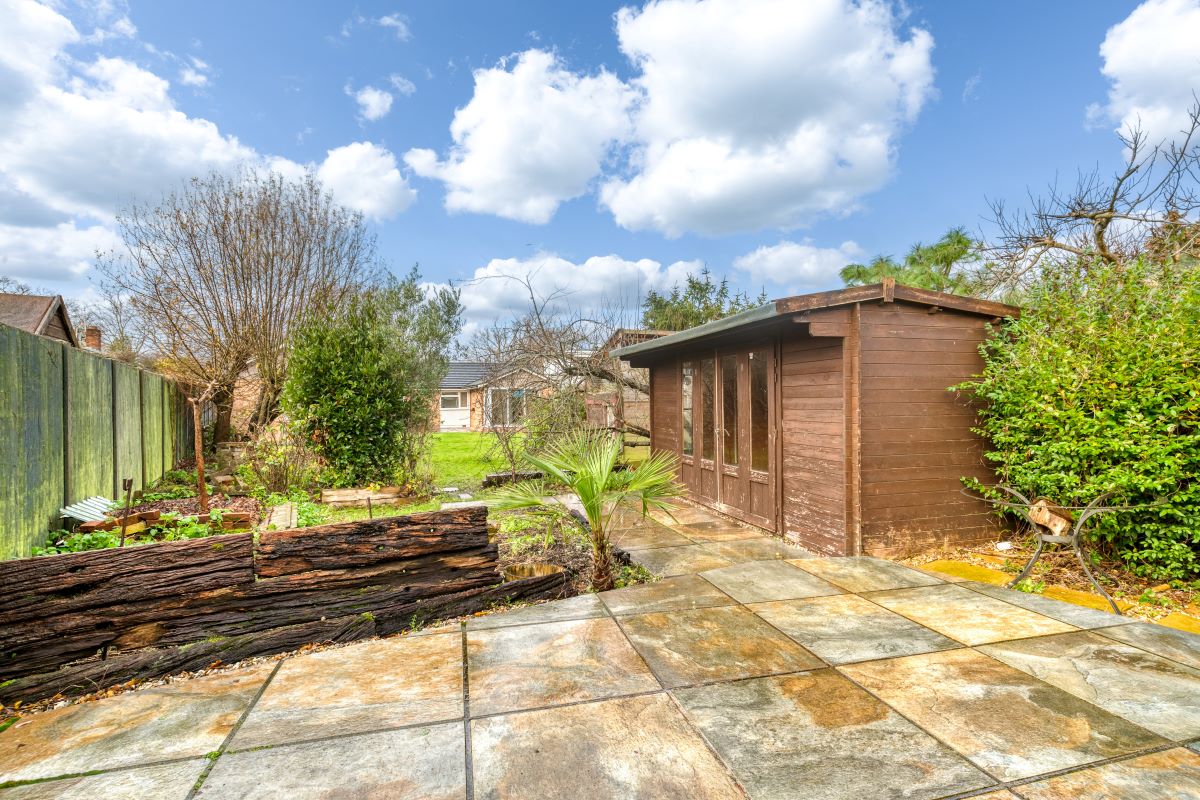 Dundas, Chavey Down Road, Winkfield Row, Berkshire, RG42 7PB