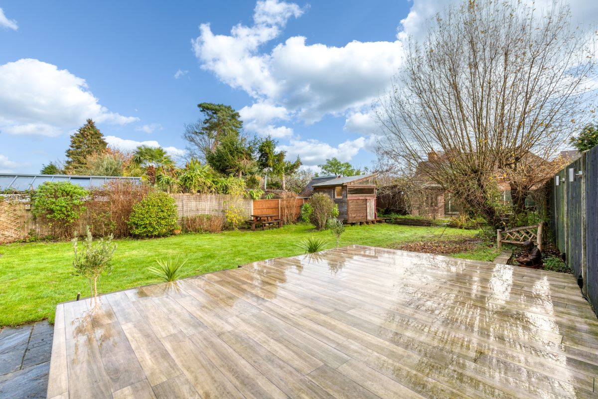 Dundas, Chavey Down Road, Winkfield Row, Berkshire, RG42 7PB