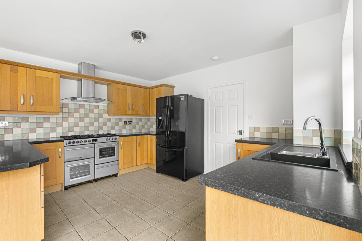 Dundas, Chavey Down Road, Winkfield Row, Berkshire, RG42 7PB