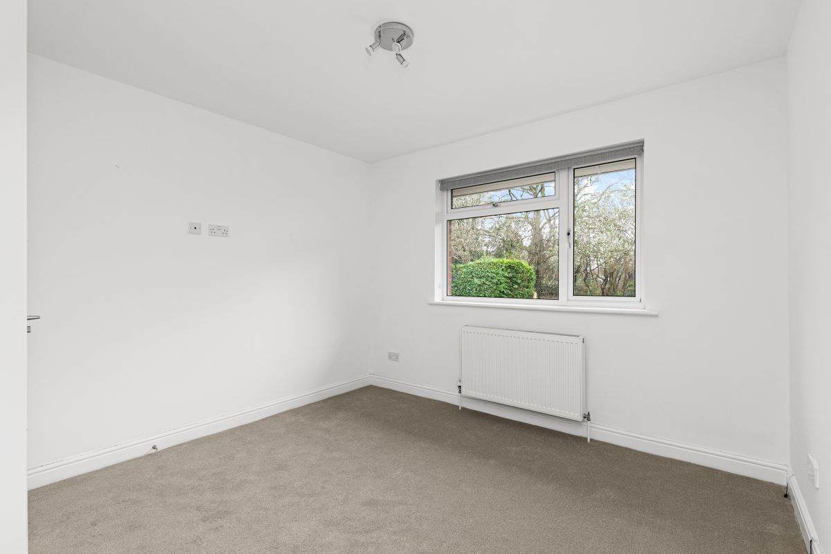 Dundas, Chavey Down Road, Winkfield Row, Berkshire, RG42 7PB