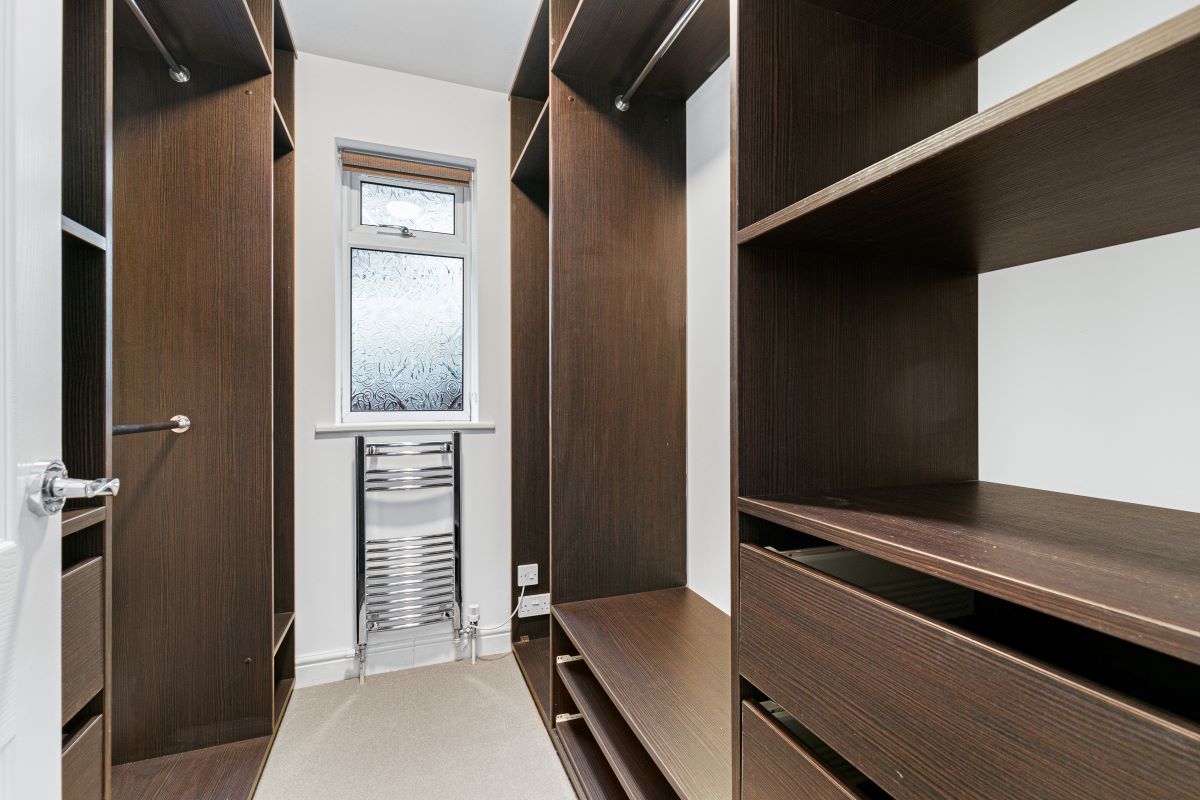 Dundas, Chavey Down Road, Winkfield Row, Berkshire, RG42 7PB