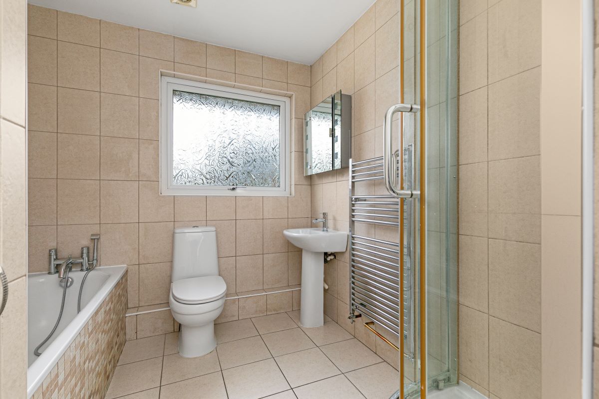 Dundas, Chavey Down Road, Winkfield Row, Berkshire, RG42 7PB