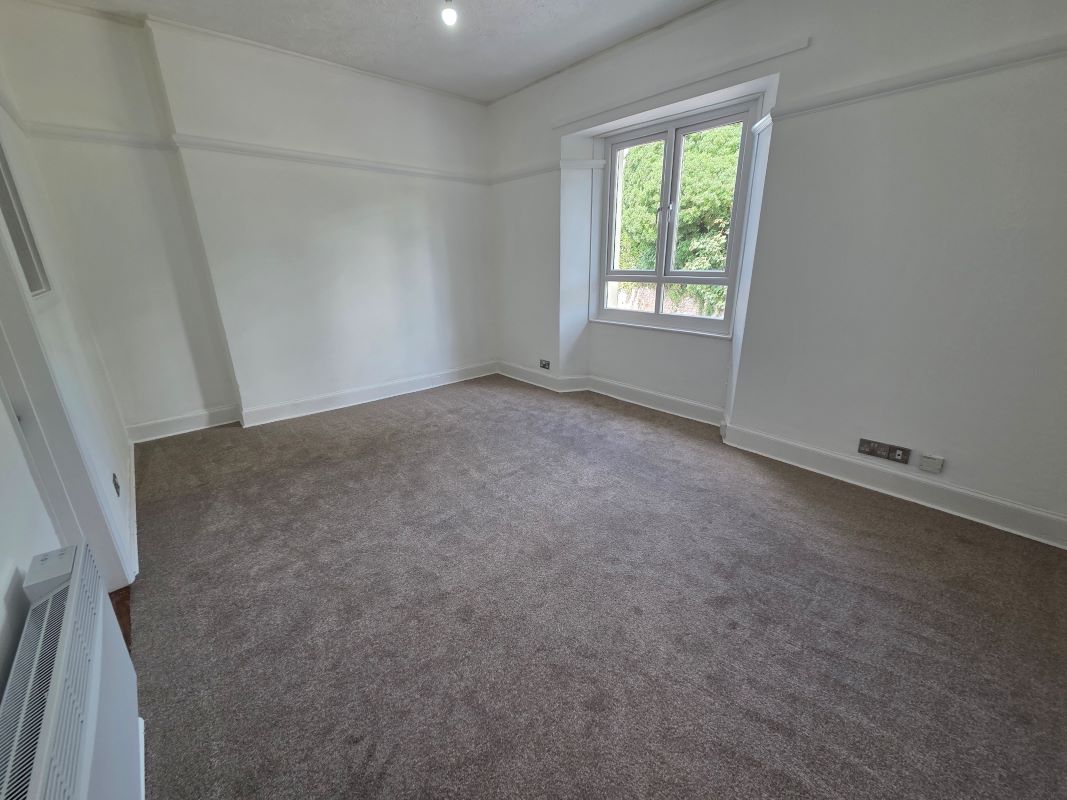 Flat 14 Bay Fort Mansions, Warren Road, Torquay, Devon, TQ2 5TN