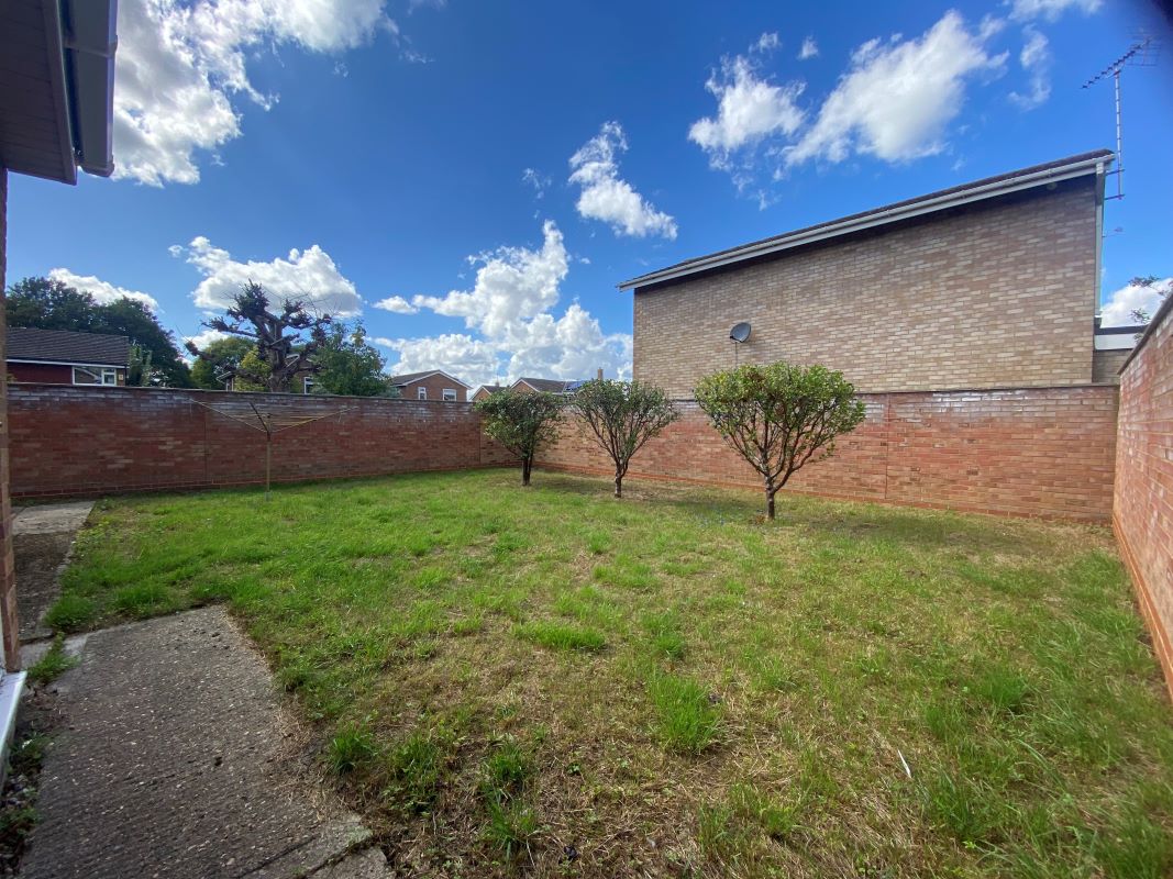 14 Pentland Road, Aylesbury, Buckinghamshire, HP21 7NB