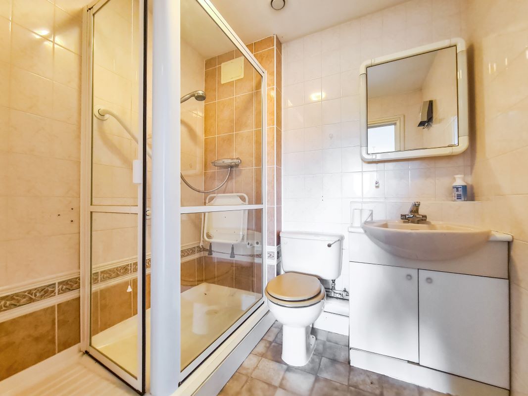 Flat 9 Ashfields, 26-30 Alma Road, Reigate, Surrey, RH2 0BZ