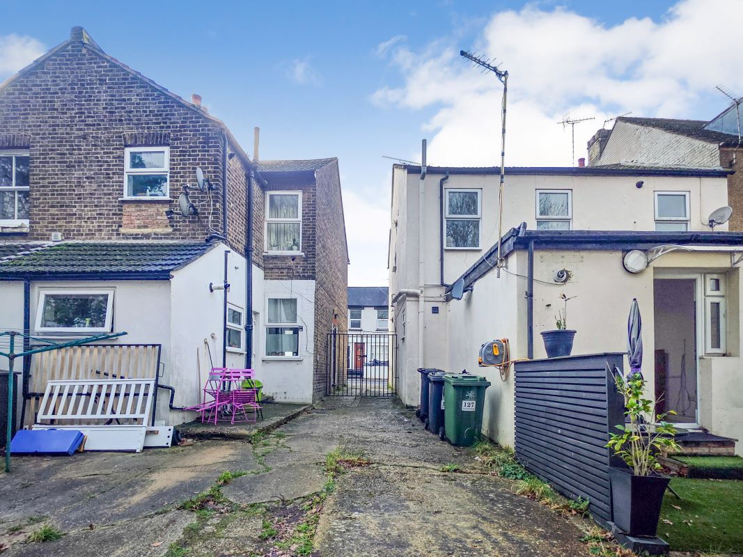 127B Queens Road, Watford, Hertfordshire, WD17 2QL