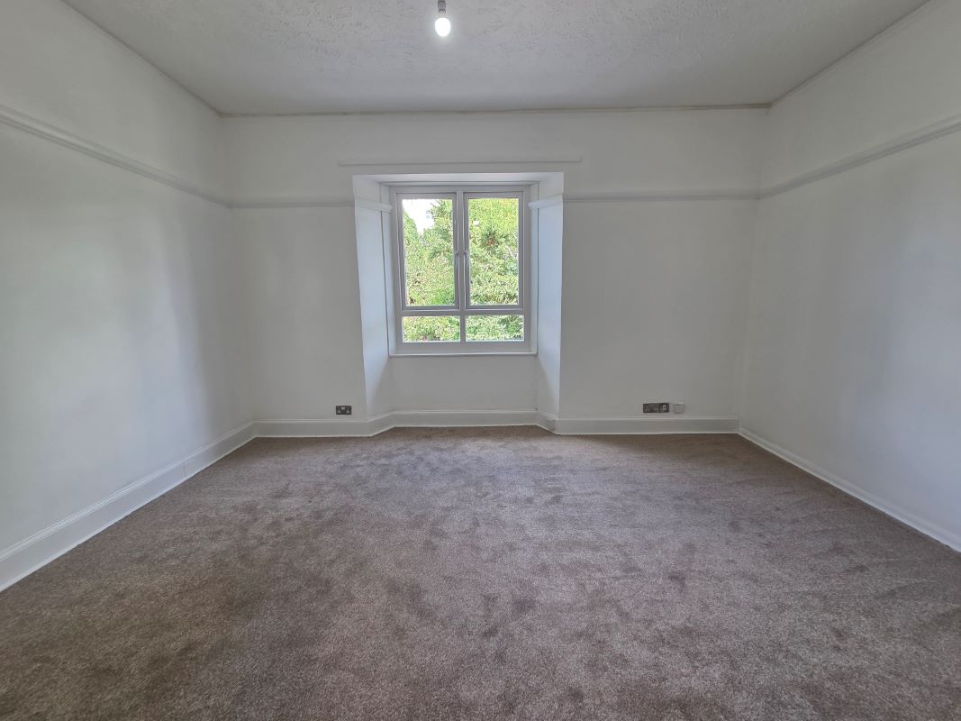 Flat 14 Bay Fort Mansions, Warren Road, Torquay, Devon, TQ2 5TN