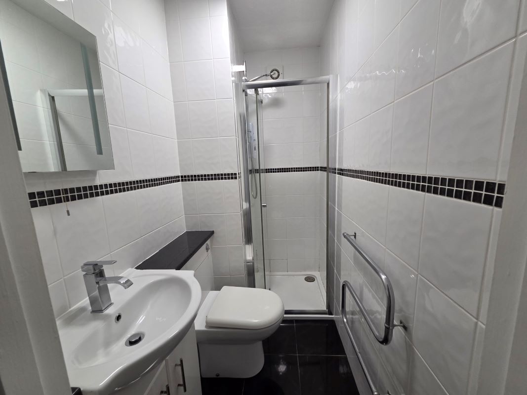 Flat 14 Bay Fort Mansions, Warren Road, Torquay, Devon, TQ2 5TN