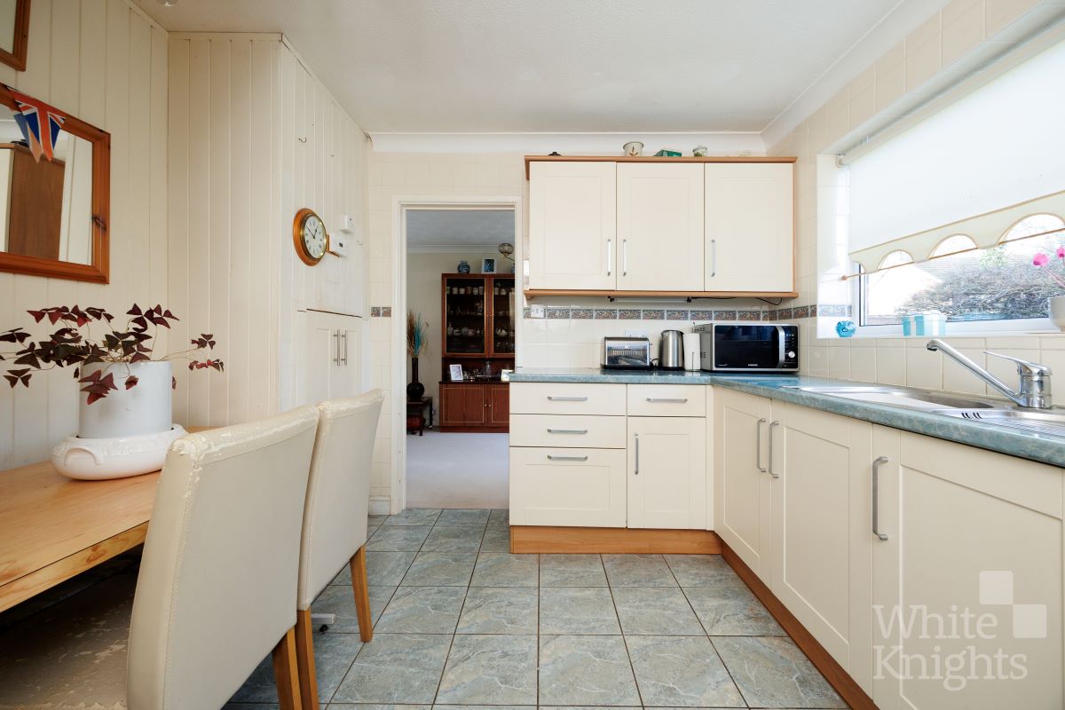 62 Clivedale Road, Woodley, Reading, Berkshire, RG5 3RD