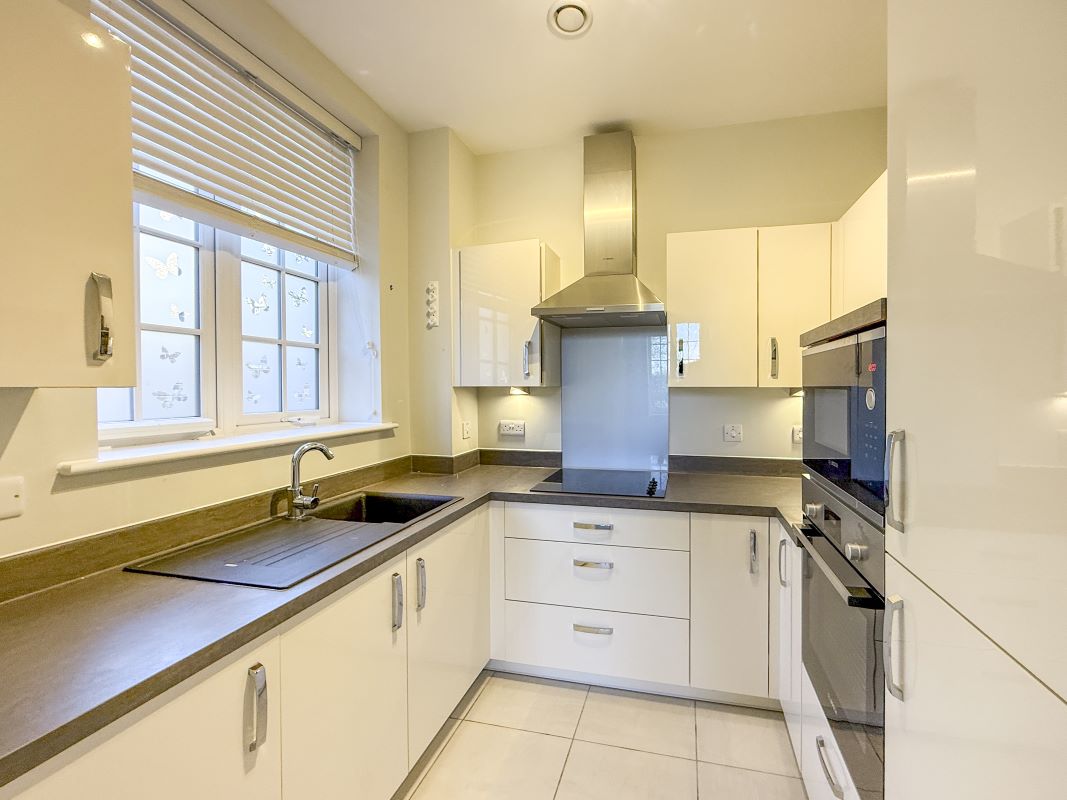 Flat 9 Beck House, 174 Twickenham Road, Isleworth, Middlesex, TW7 7DJ