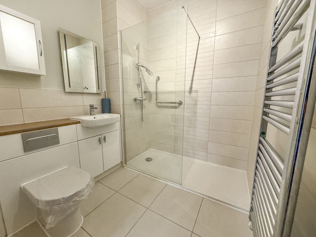 Flat 9 Beck House, 174 Twickenham Road, Isleworth, Middlesex, TW7 7DJ