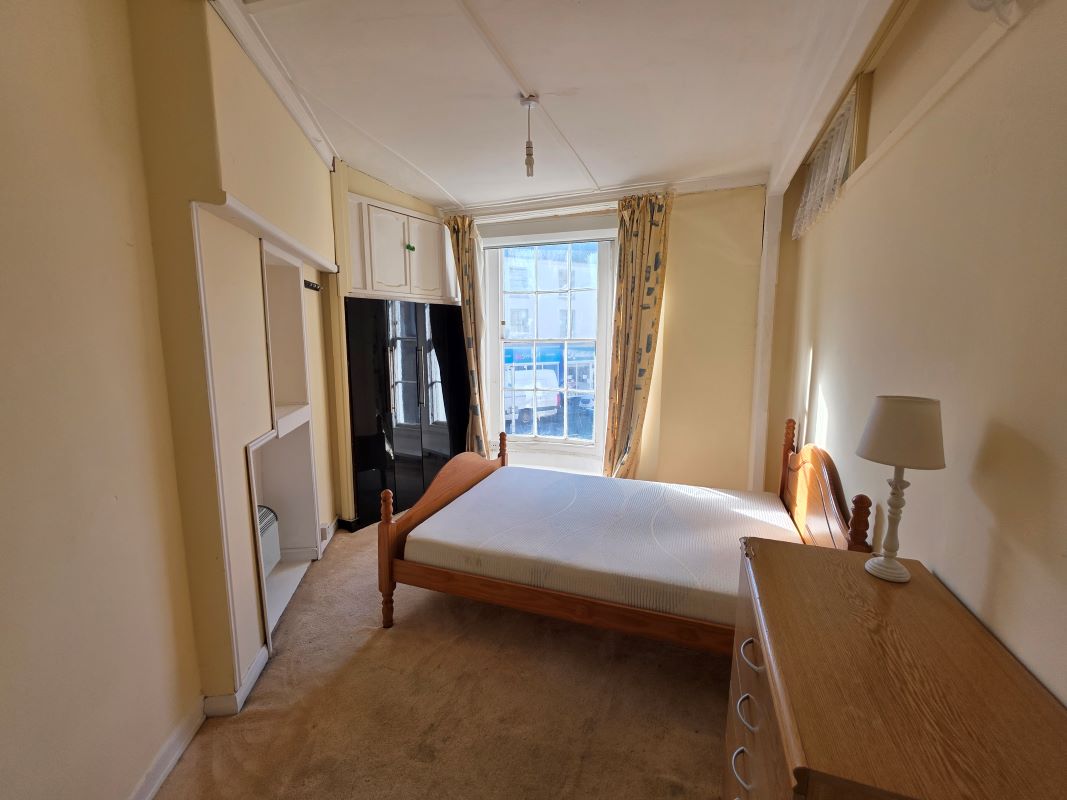 2 Regent Street, Teignmouth, Devon, TQ14 8SW