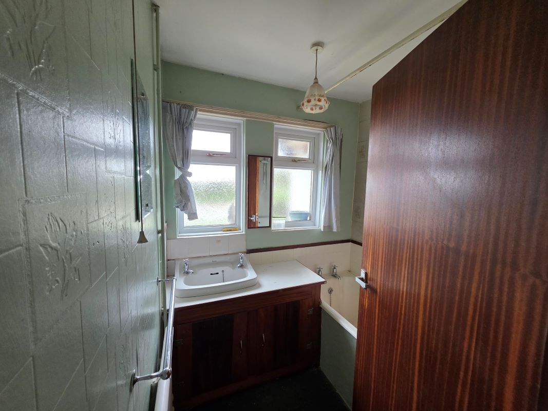 Toll Gate Bungalow, 15 Church Street, Witheridge, Tiverton, Devon, EX16 8AP