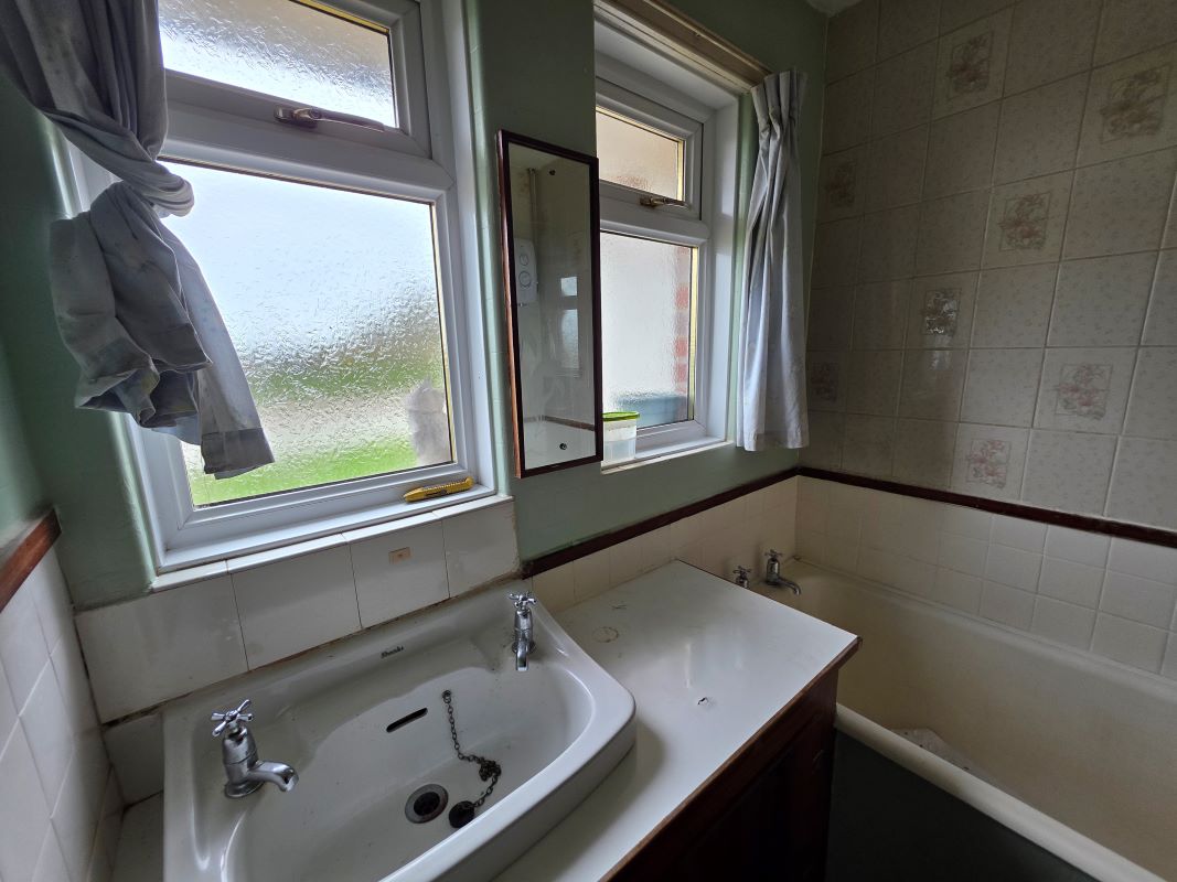 Toll Gate Bungalow, 15 Church Street, Witheridge, Tiverton, Devon, EX16 8AP