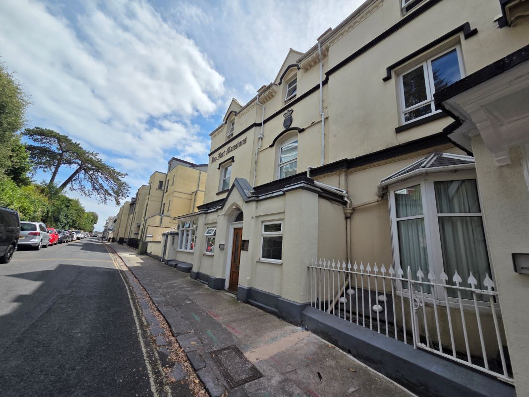 Flat 14 Bay Fort Mansions, Warren Road, Torquay, Devon, TQ2 5TN