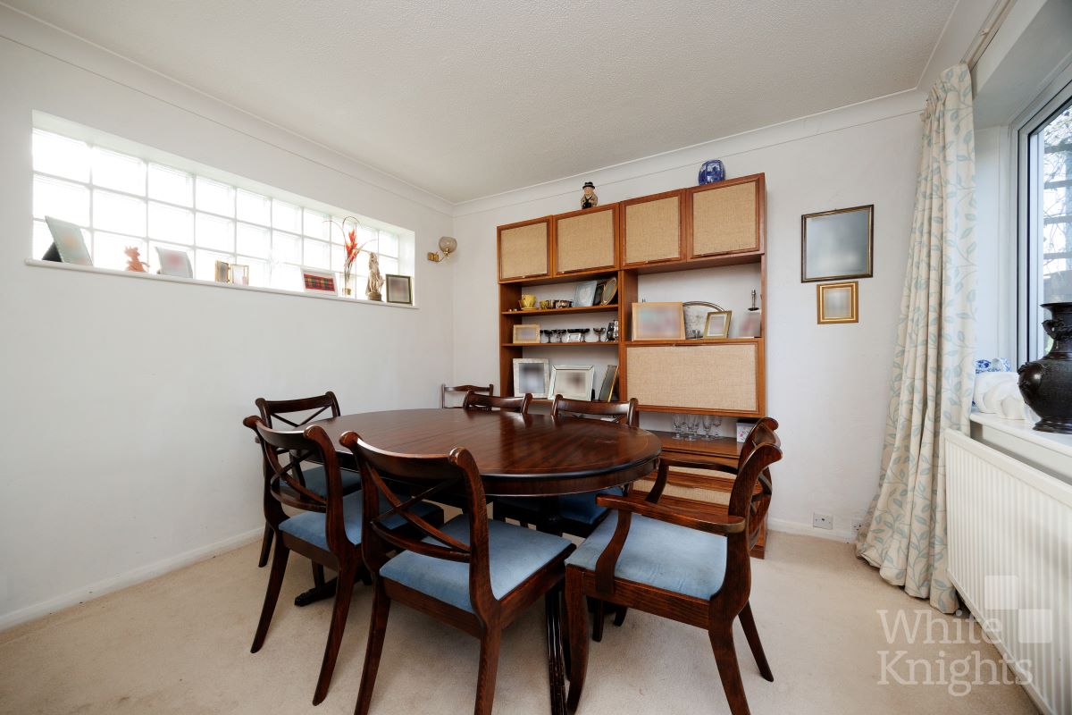 62 Clivedale Road, Woodley, Reading, Berkshire, RG5 3RD