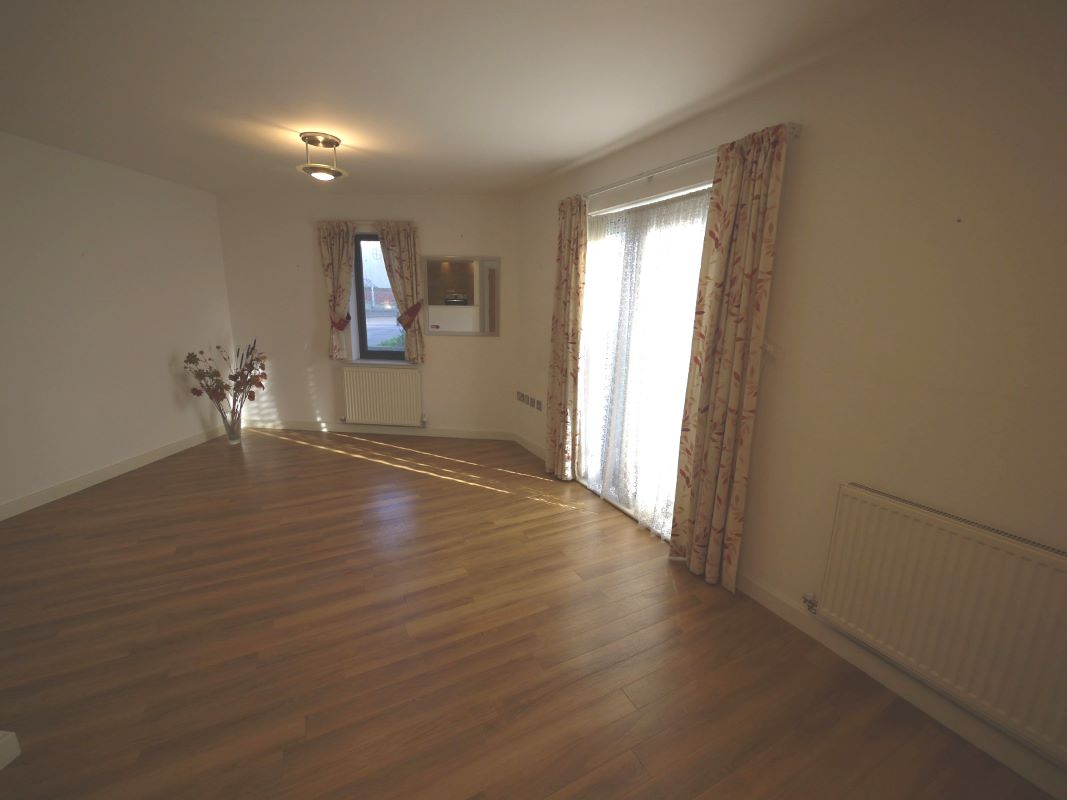 Flat 2 Helen House, Rollason Way, Brentwood, Essex, CM14 4AQ