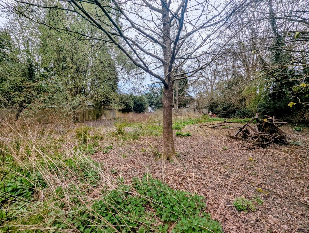Land at and to the rear of Heath View Cottages, 3 Copthorne Common, Copthorne, Crawley, West Sussex, RH10 3LF