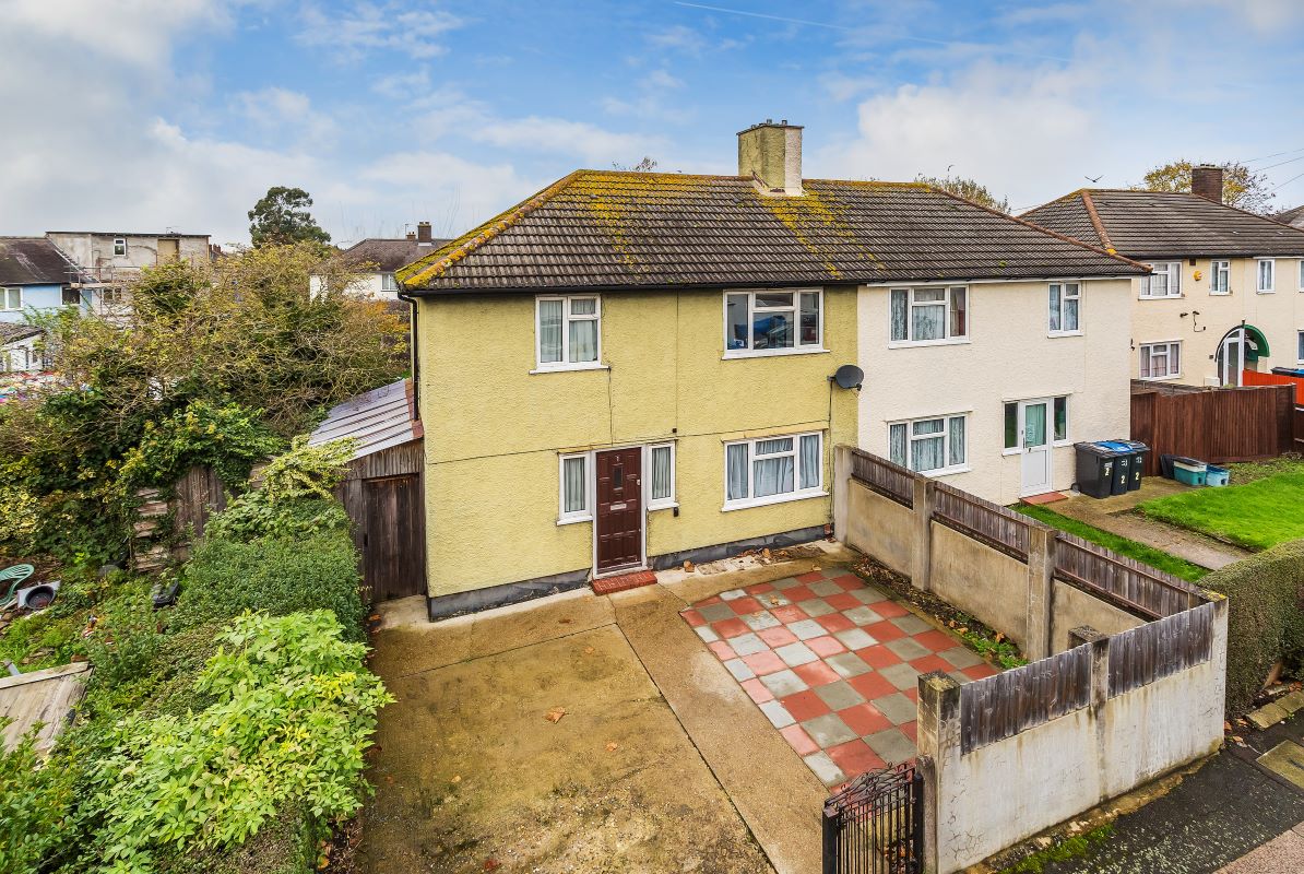 1 Camden Way, Thornton Heath, Surrey, CR7 8AX