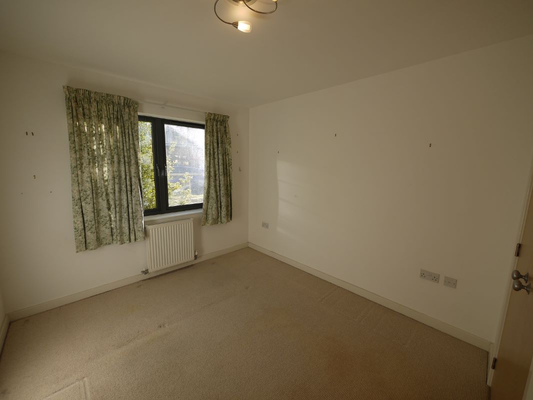 Flat 2 Helen House, Rollason Way, Brentwood, Essex, CM14 4AQ