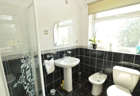 4 Selby Road, Garforth, Leeds, West Yorkshire, LS25 1LS