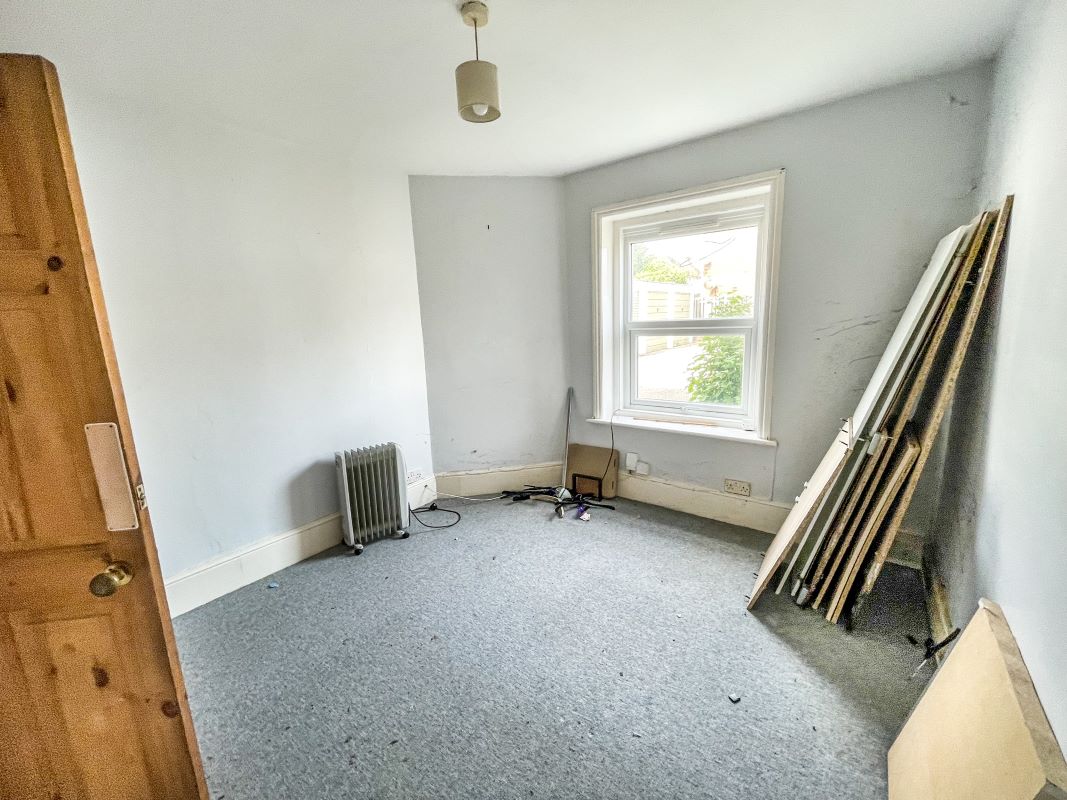 Flat 3, 74 Richmond Road, Worthing, West Sussex, BN11 4AF
