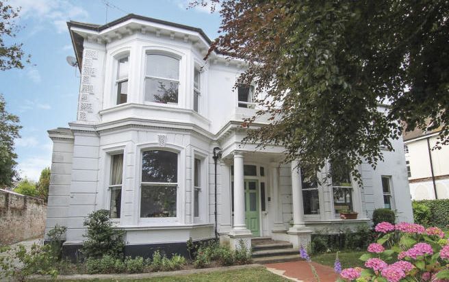 Flat 3, 74 Richmond Road, Worthing, West Sussex, BN11 4AF