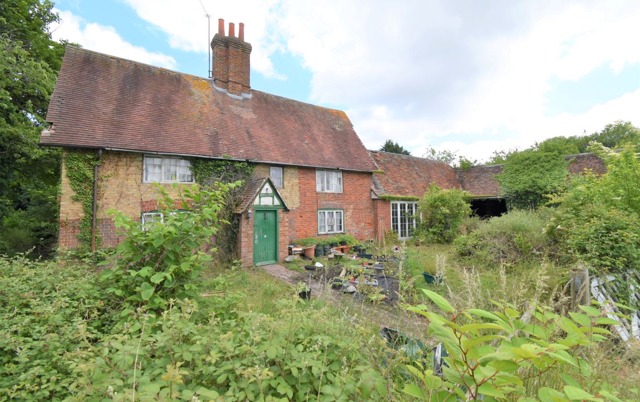 Bradwell House, Knolls View, Totternhoe, Dunstable, Bedfordshire, LU6 2BT