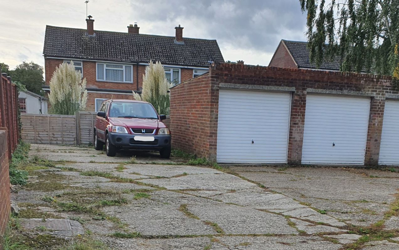 Land adjacent to 9 Harmsworth Road, Tadley, Hampshire, RG26 4NB