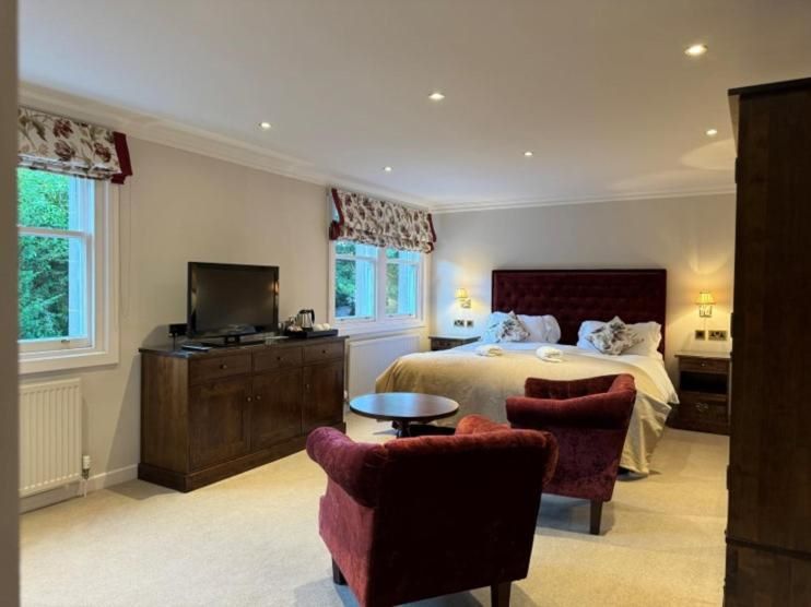 Wellwood Manor, 13 West Moulin Road, Pitlochry, Perthshire, PH16 5EA